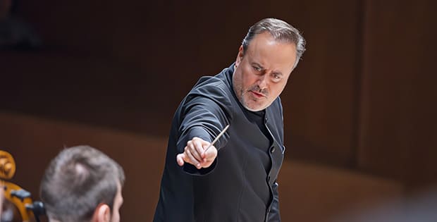 El maestro Karel Mark Chichon dirige la Quinta de Mahler con la Orquesta Filarmónica de Gran Canaria