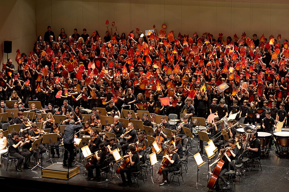Más de 1.500 jóvenes llevan Oliver Twist al escenario en el Proyecto LUNA del Teatro de la Maestranza