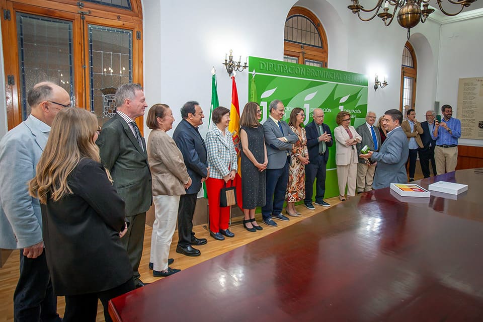 El presidente de la Diputación recibe a los miembros del jurado del 67º Premio «Jaén» de Piano