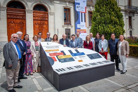 Finalistas y autoridades – 67º Premio Jaén de Piano