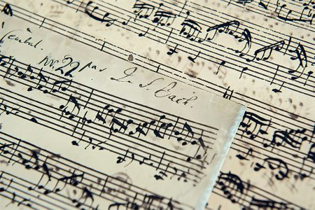 ¿Qué diferencia hay entre barroco y clasicismo? Bach: manuscrito barroco.