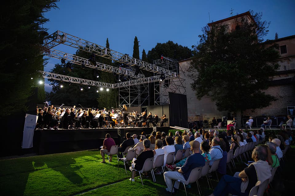 Castilla y León celebra los eclipses con Armonía Eclíptica, un espectáculo de la OSCyL entre música y astronomía Castilla y León celebra los eclipses con Armonía Eclíptica, un espectáculo de la OSCyL entre música y astronomía