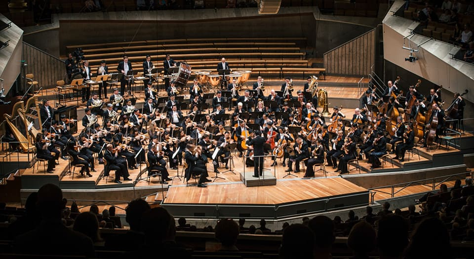 ¿Cuál es la distribución de una orquesta sinfónica? ¿Cuál es la distribución de una orquesta sinfónica?