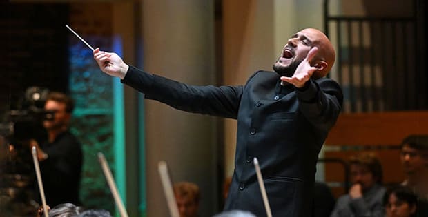 ¿Por qué una obra suena distinta según el director?