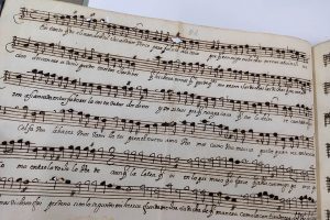 La púrpura de la rosa, primera ópera compuesta en América vuelve a Lima 325 años después Detalle de la partitura