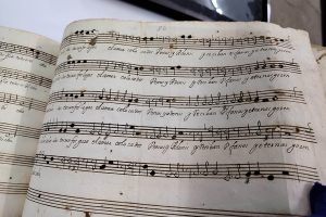 La púrpura de la rosa, primera ópera compuesta en América vuelve a Lima 325 años después Detalle de la partitura