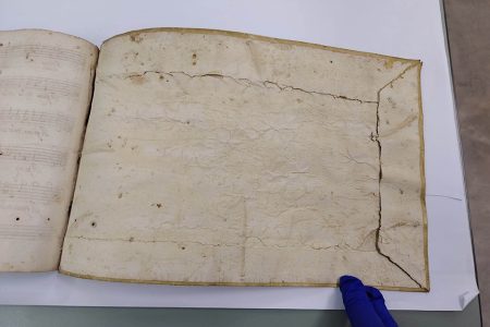 La púrpura de la rosa, primera ópera compuesta en América vuelve a Lima 325 años después Estado de conservación del manuscrito original.