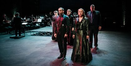 ¿Cómo pueden varios cantantes de ópera cantar partes distintas al mismo tiempo?
