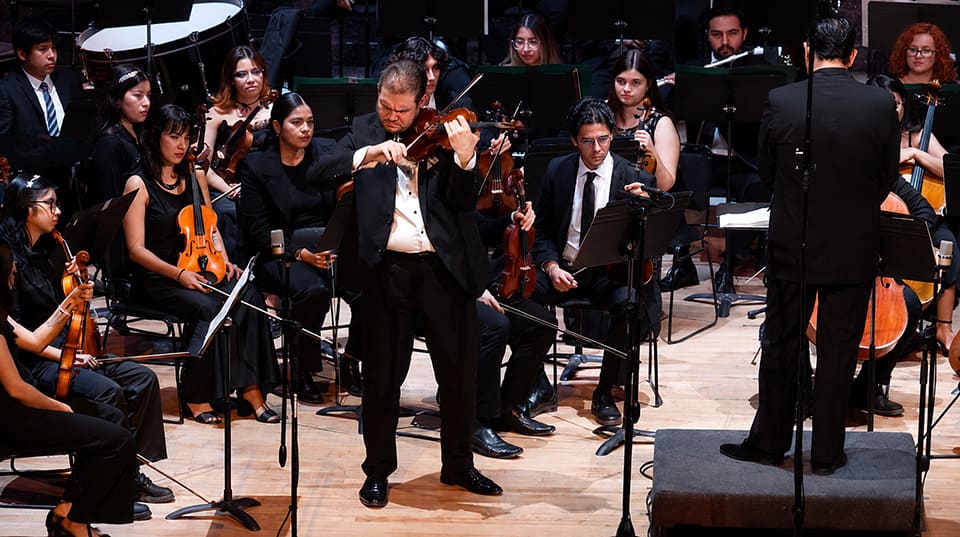 ¿Una cadenza detiene el tiempo en un concierto? ¿Una cadenza detiene el tiempo en un concierto?