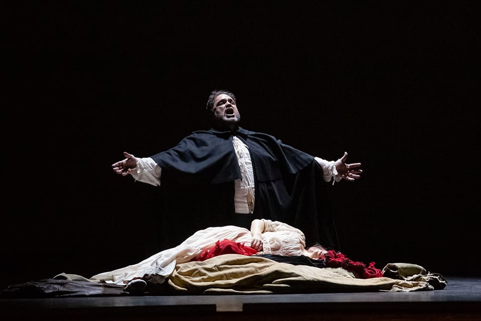 ¿Por qué en la ópera se repiten tantas veces las mismas palabras? ¿Por qué en la ópera se repiten tantas veces las mismas palabras?