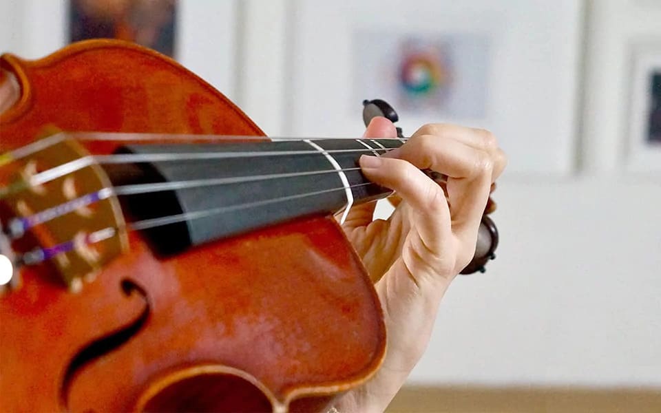 ¿Por qué el violín no tiene trastes? ¿Por qué el violín no tiene trastes?