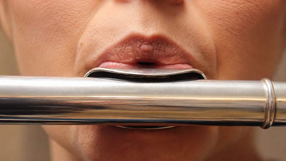 ¿Por qué la flauta travesera se toca de lado? ¿Por qué la flauta travesera se toca de lado?