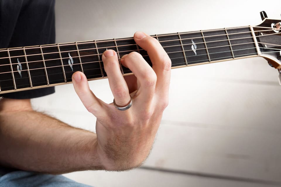 ¿Por qué el violín no tiene trastes? ¿Por qué el violín no tiene trastes?
