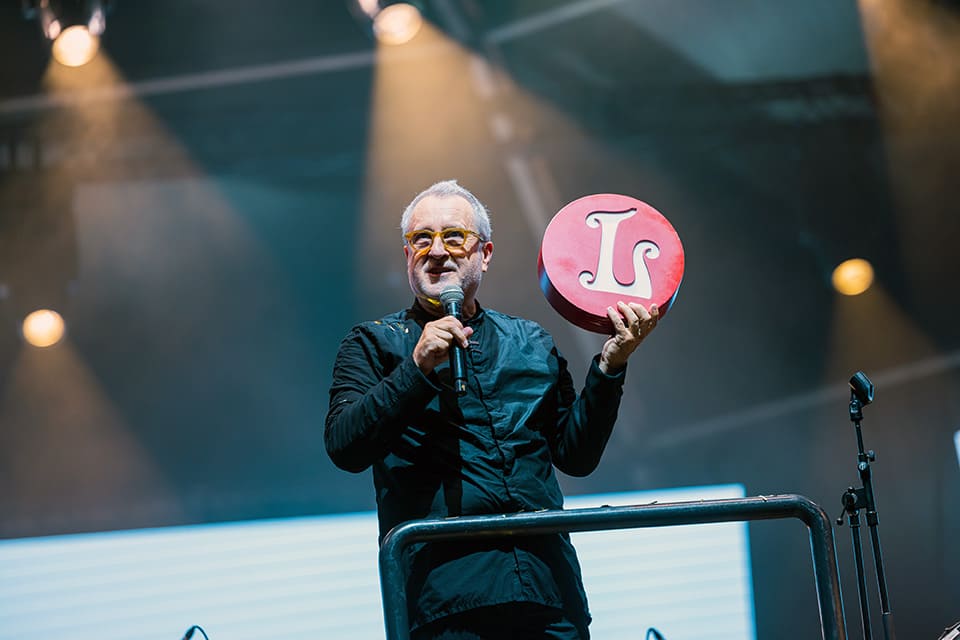 Josep Pons y la Orquesta del Liceu reúnen a 30.000 personas en Clàssica a la Platja Josep Pons y la Orquesta del Liceu reúnen a 30.000 personas en Clàssica a la Platja