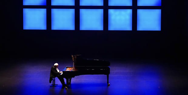 Sokolov agota las entradas antes del inicio de Escena Escorial