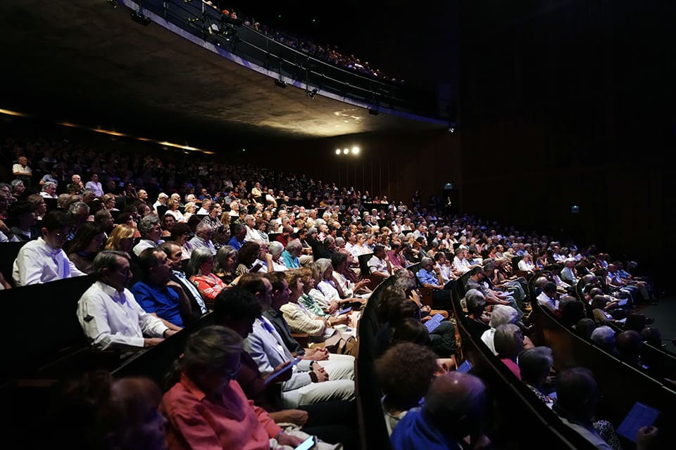 Sokolov agota las entradas antes del inicio de Escena Escorial