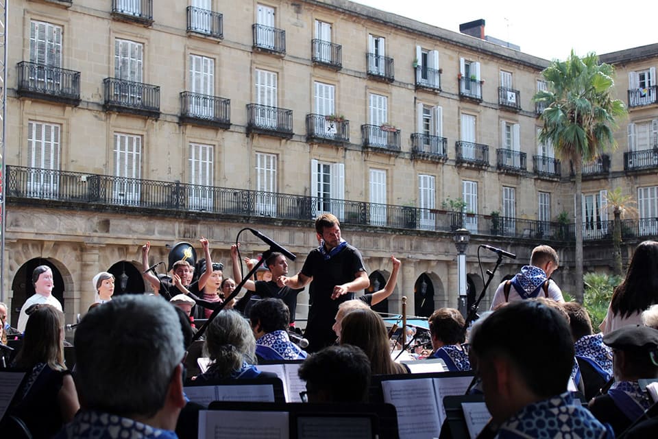 Bilbao despide Aste Nagusia con el 66.º Alarde de Txistularis Bilbao despide Aste Nagusia con el 66.º Alarde de Txistularis