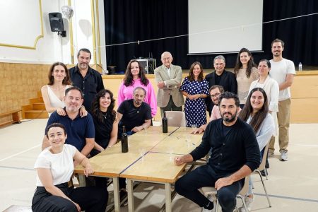 La alcaldesa de A Coruña visita los ensayos de Jenůfa Ines Rey en los ensayos de Jenůfa