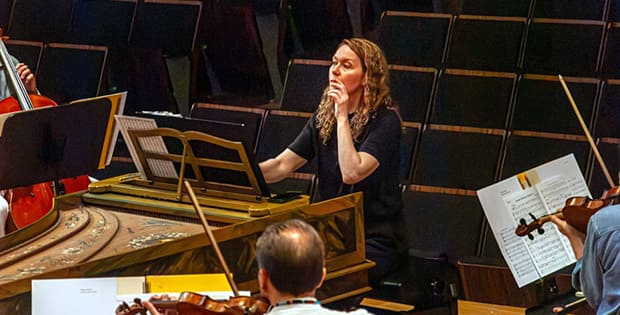 Marianna Henriksson dirige a la OCG en un diálogo entre barroco y música contemporánea
