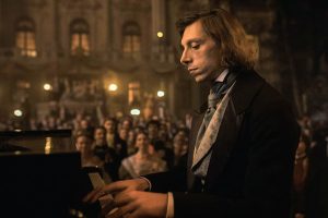 CHOPIN lleva a los cines una nueva mirada al compositor polaco Fotograma de CHOPIN
