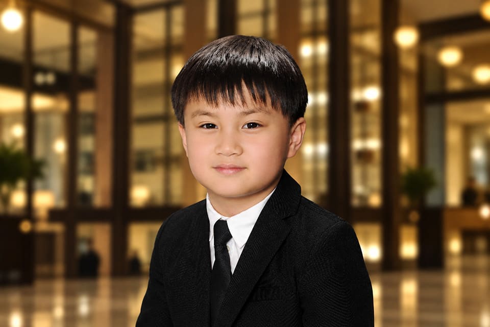 Jayden King, ganador más joven del Concurso Enescu Jayden King, ganador más joven del Concurso Enescu