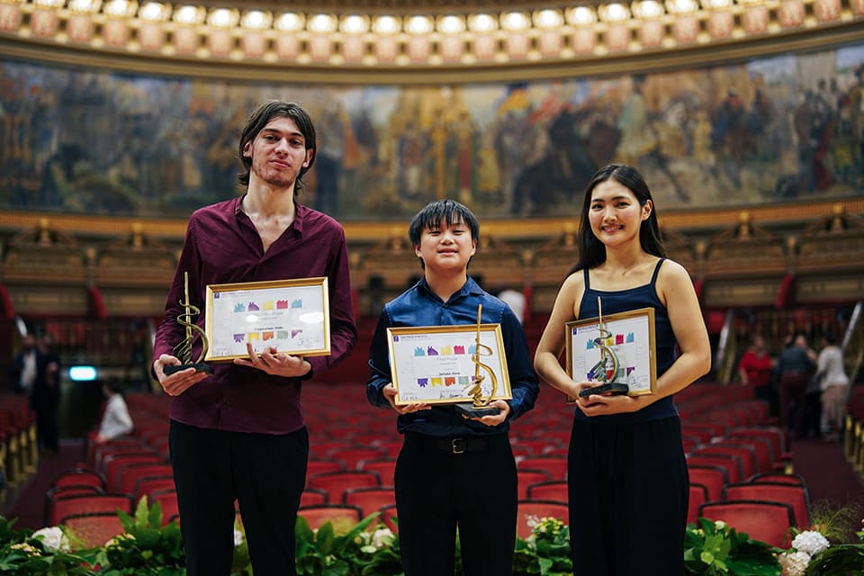 Jayden King, ganador más joven del Concurso Enescu Jayden King, ganador más joven del Concurso Enescu