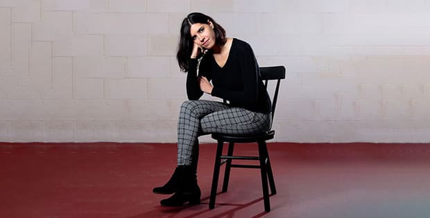 Inés Badalo lleva la poesía de Chantal Maillard al Auditorio de Zaragoza con «Hilos»