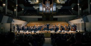 «Los conciertos de La 2»: Josep Pons, la Escuela Reina Sofía y gala de zarzuela Orquesta-Freixenet-con-Javier-Pons