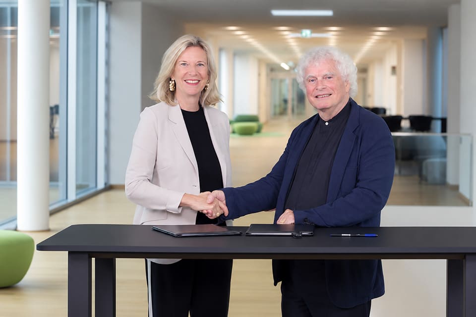 Simon Rattle renueva hasta 2033 con la Radio Bávara
